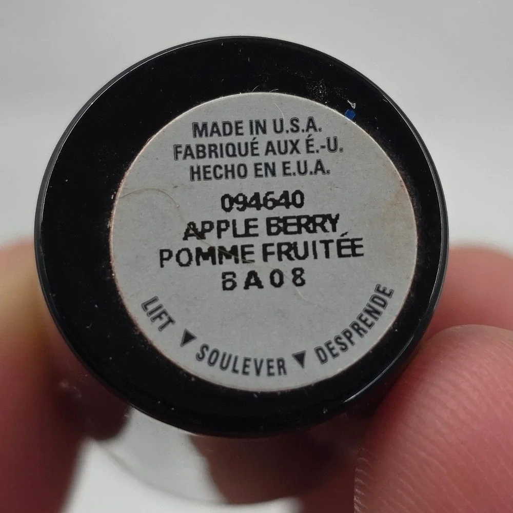 Mary Kay Gel Semi-Matte Lipstick Apple Berry 094640 Deep Red‎ Berry Made USA O2